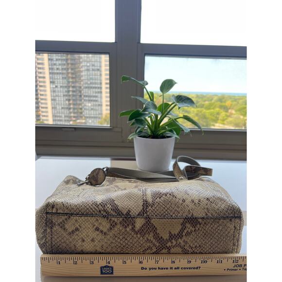 Sale!! Fossil Genuine Leather Snakeskin Tote - Elegant & Spacious - Picture 6 of 15